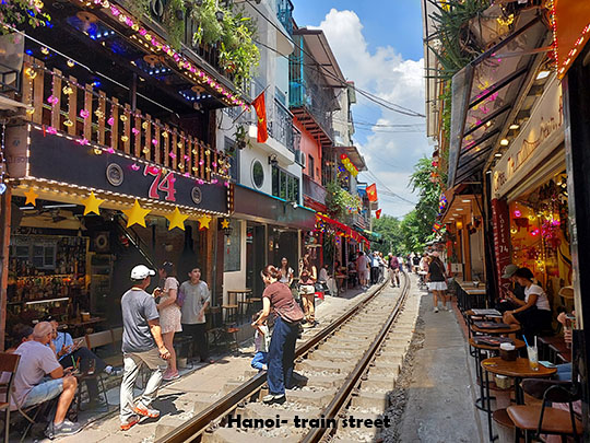 1-hanoi-train-street.jpg