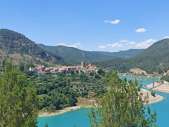 self-guided-tour-near-valencia-mountains.jpg
